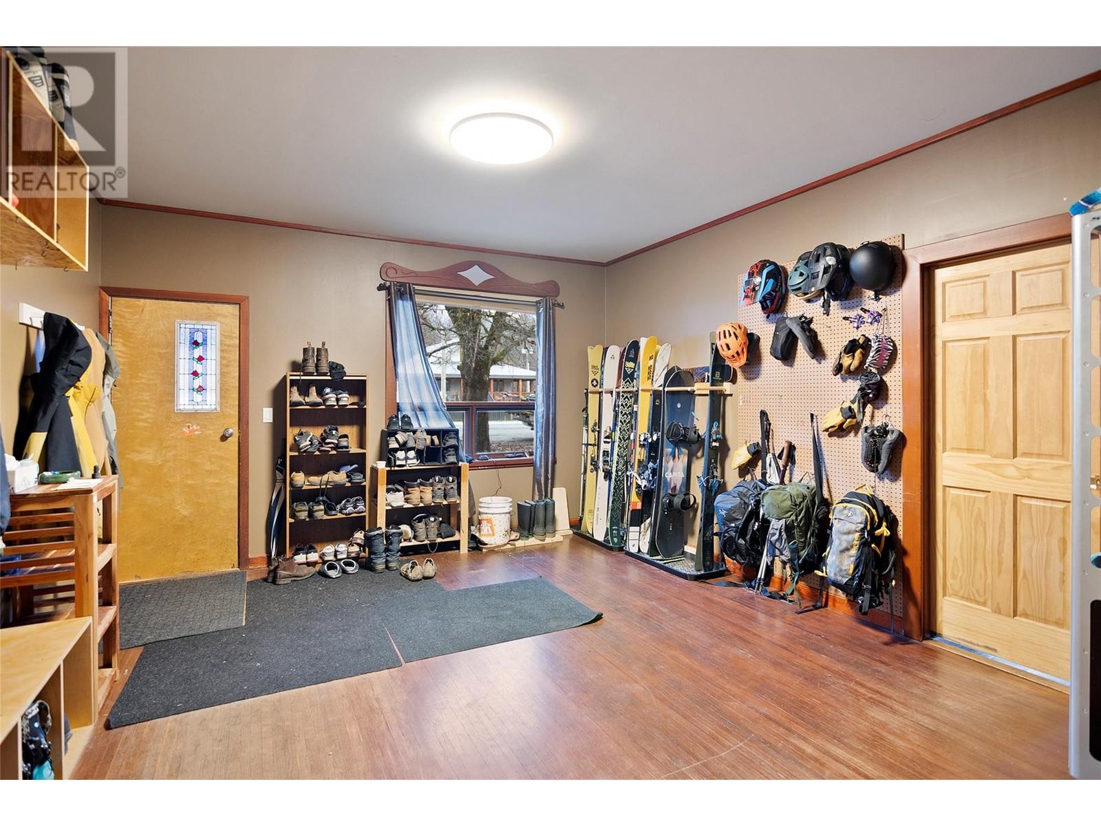 Property at 807 Oscar Street image 4