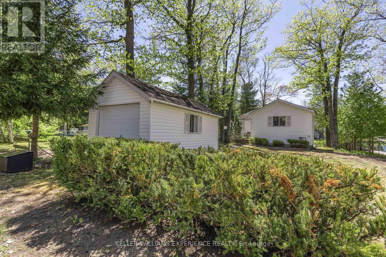 142 32nd Street S, Wasaga Beach, Ontario  L9Z 2S4 - Photo 2 - S12176909