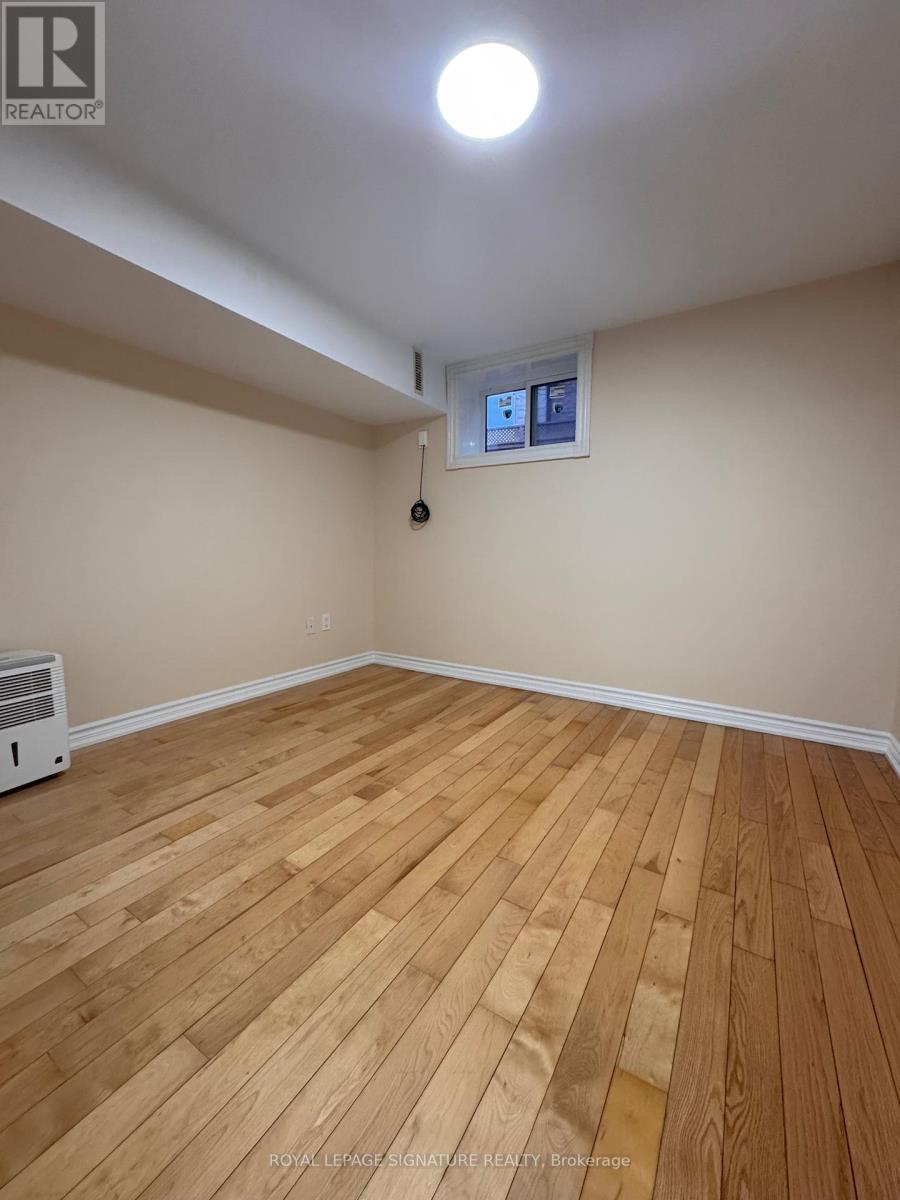 Lower - 1030 Kent Avenue, Oakville, Ontario  L6H 1Z6 - Photo 8 - W12175332