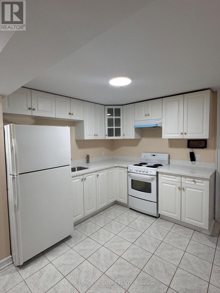 Lower - 1030 Kent Avenue, Oakville (Cp College Park), Ontario  L6H 1Z6 - Photo 4 - W12175332