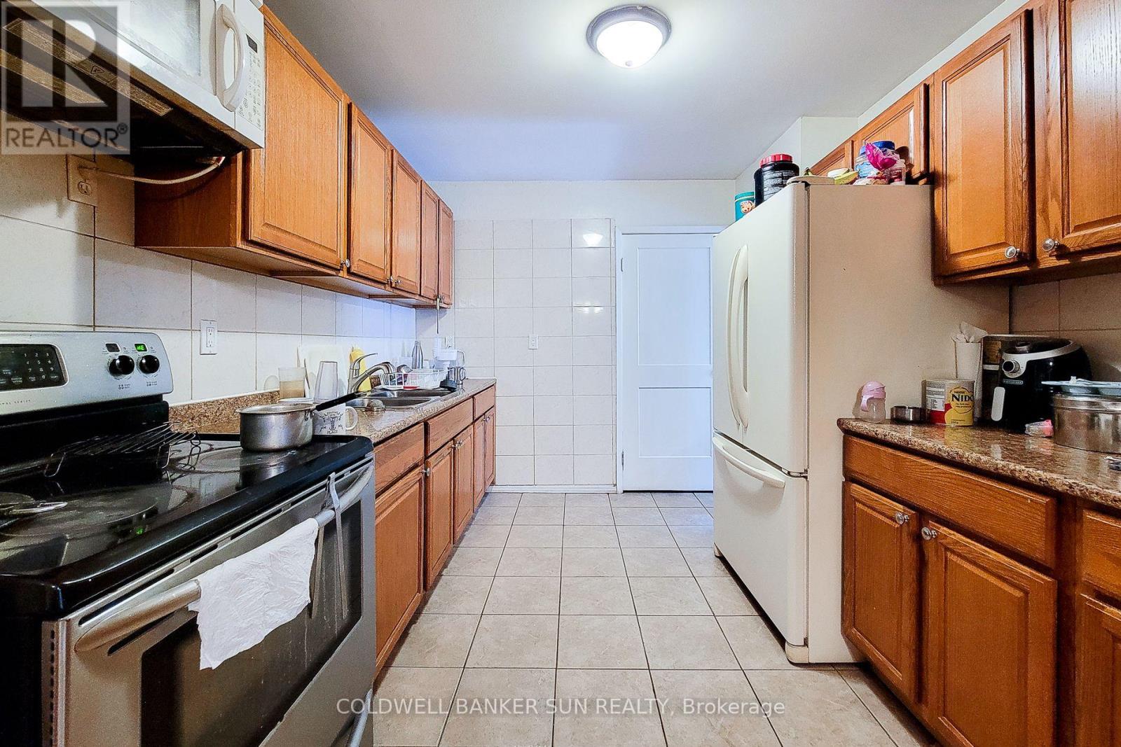 566 Greenhill Avenue, Hamilton, Ontario  L8K 5E8 - Photo 12 - X12175427