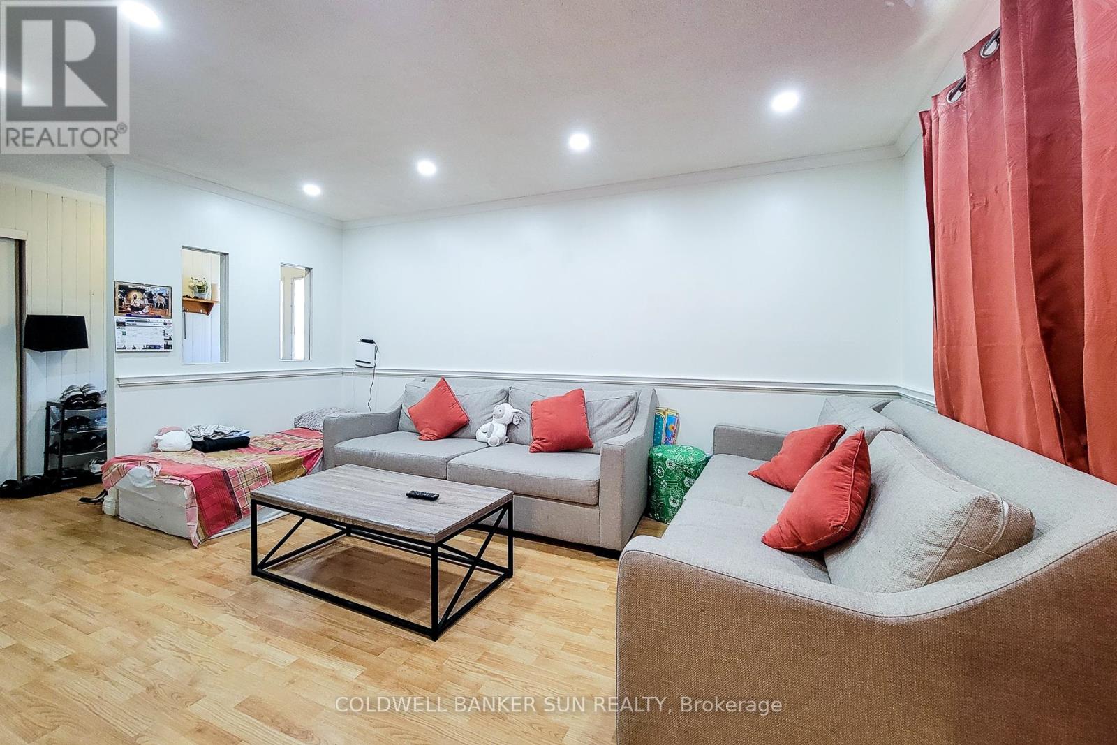 566 Greenhill Avenue, Hamilton, Ontario  L8K 5E8 - Photo 7 - X12175427