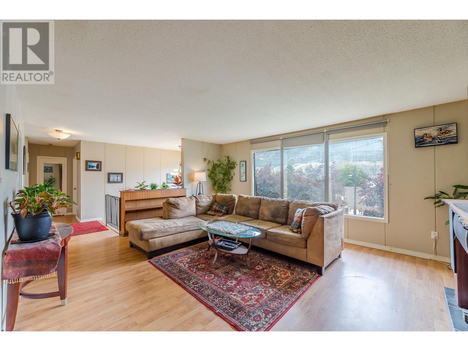 611 East Side Road, Okanagan Falls, British Columbia  V0H 1R5 - Photo 14 - 10348892