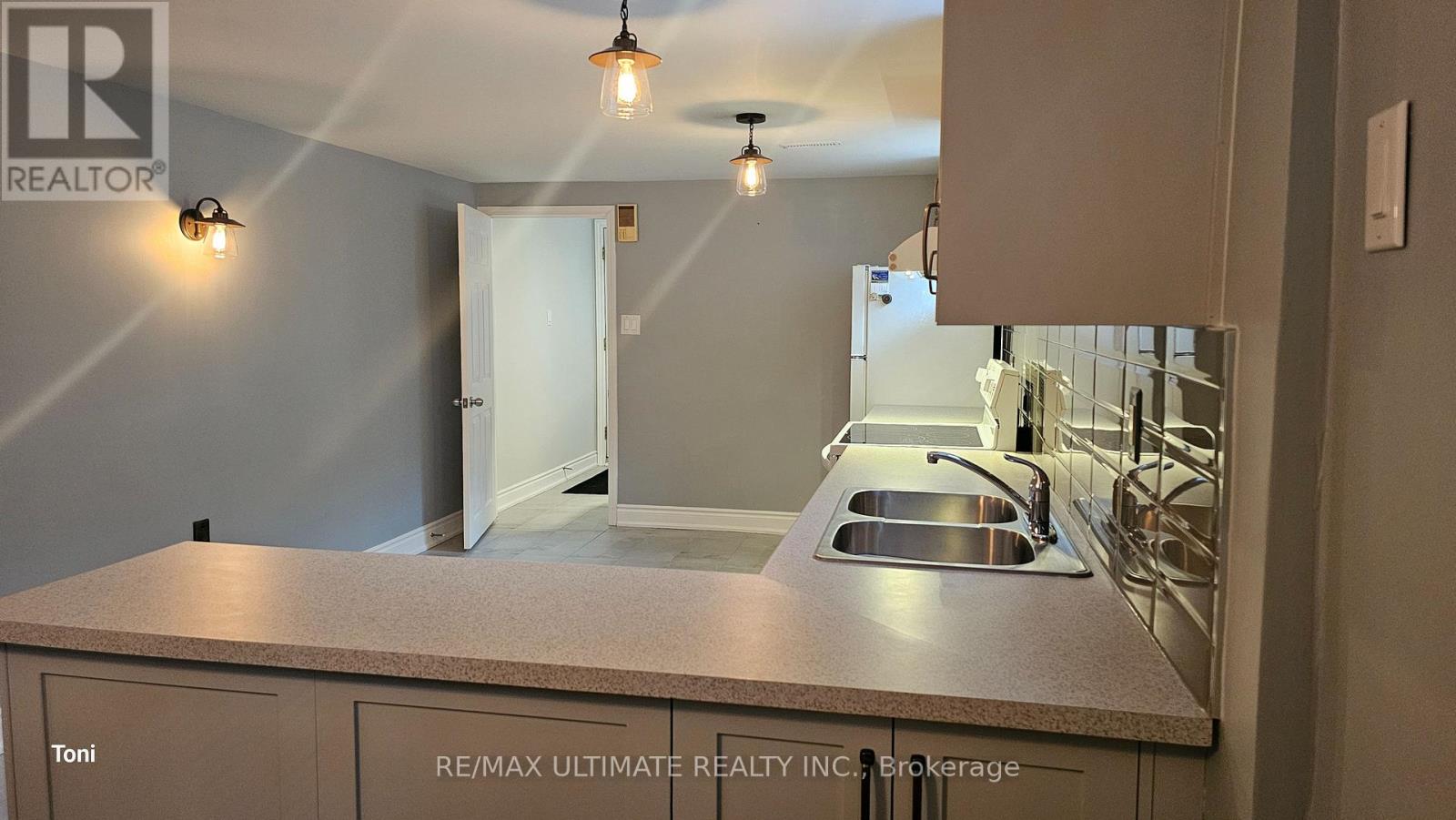 Lower - 961 Stainton Drive, Mississauga, Ontario  L5C 1G2 - Photo 15 - W12176801