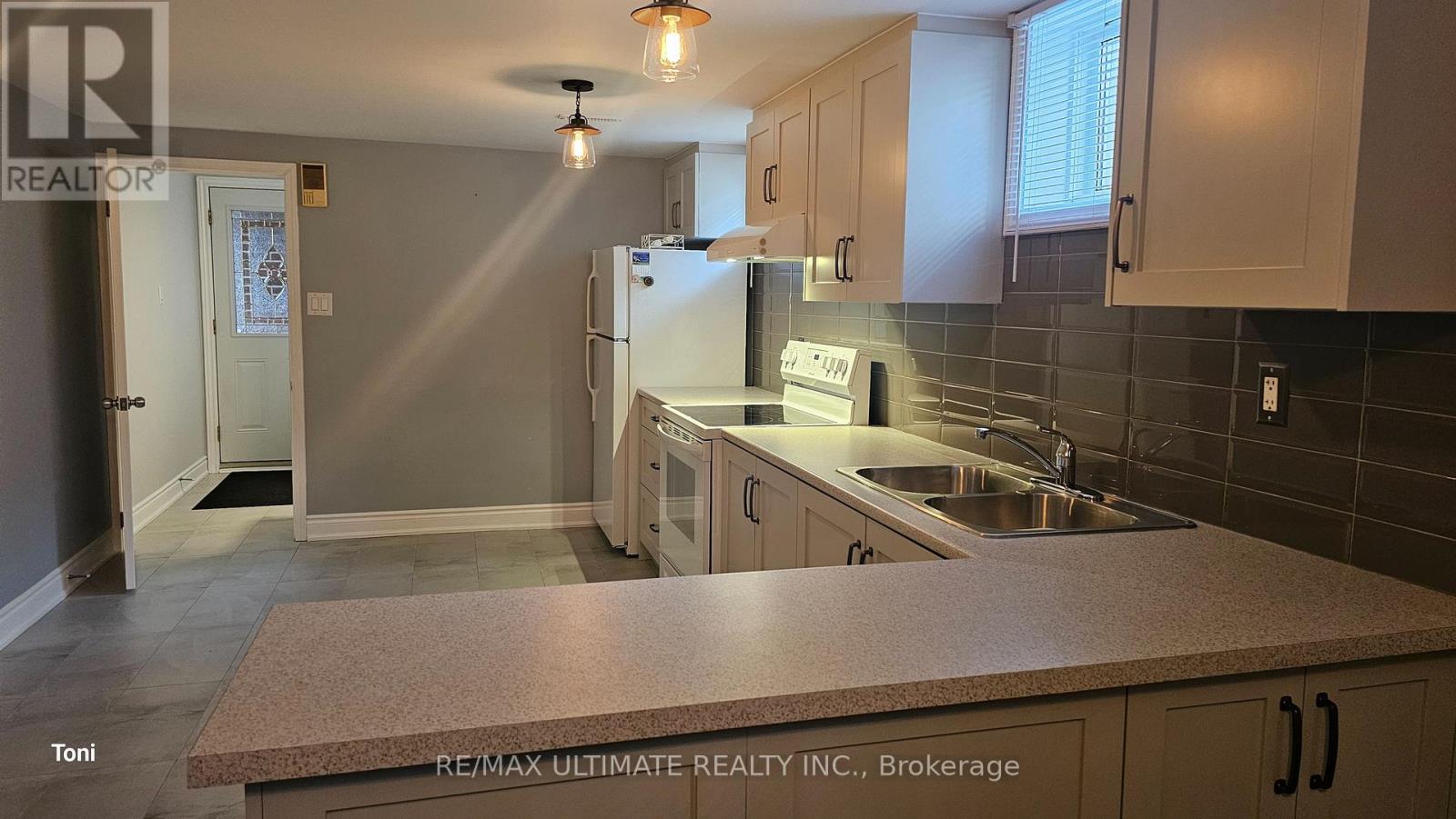 Lower - 961 Stainton Drive, Mississauga, Ontario  L5C 1G2 - Photo 16 - W12176801