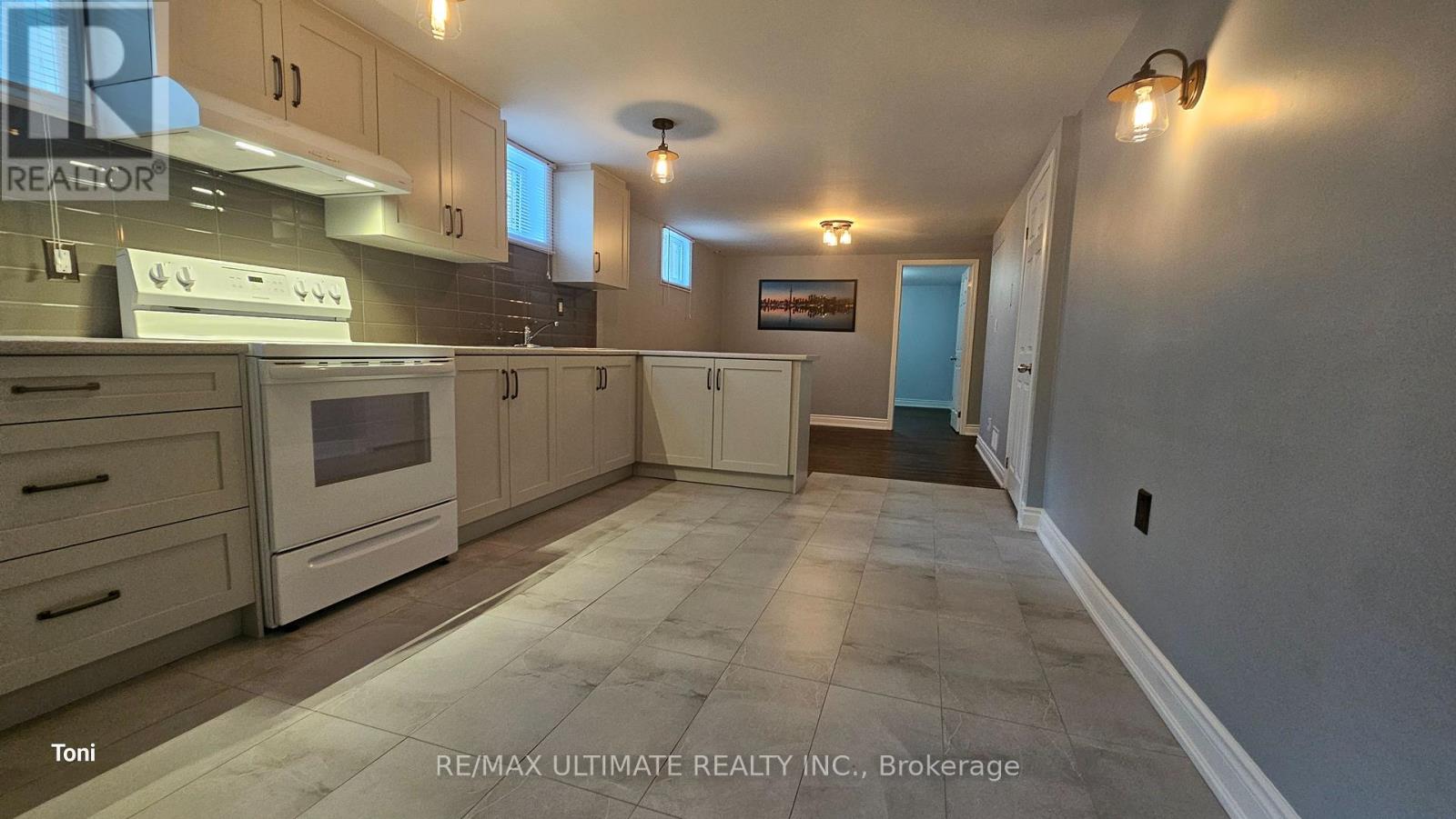 Lower - 961 Stainton Drive, Mississauga, Ontario  L5C 1G2 - Photo 4 - W12176801