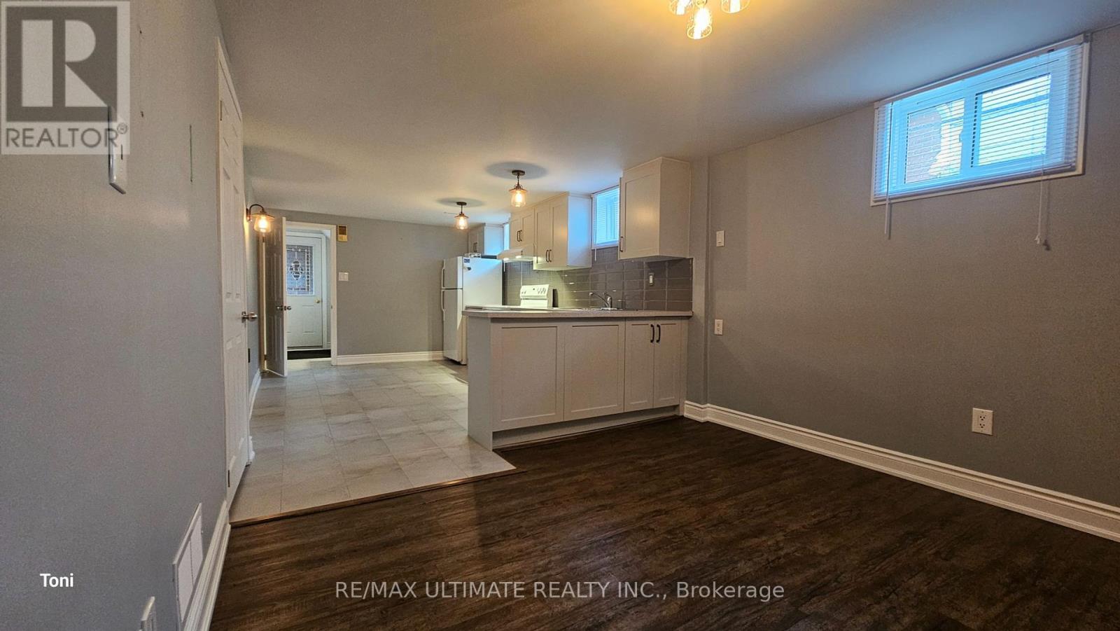 Lower - 961 Stainton Drive, Mississauga, Ontario  L5C 1G2 - Photo 7 - W12176801