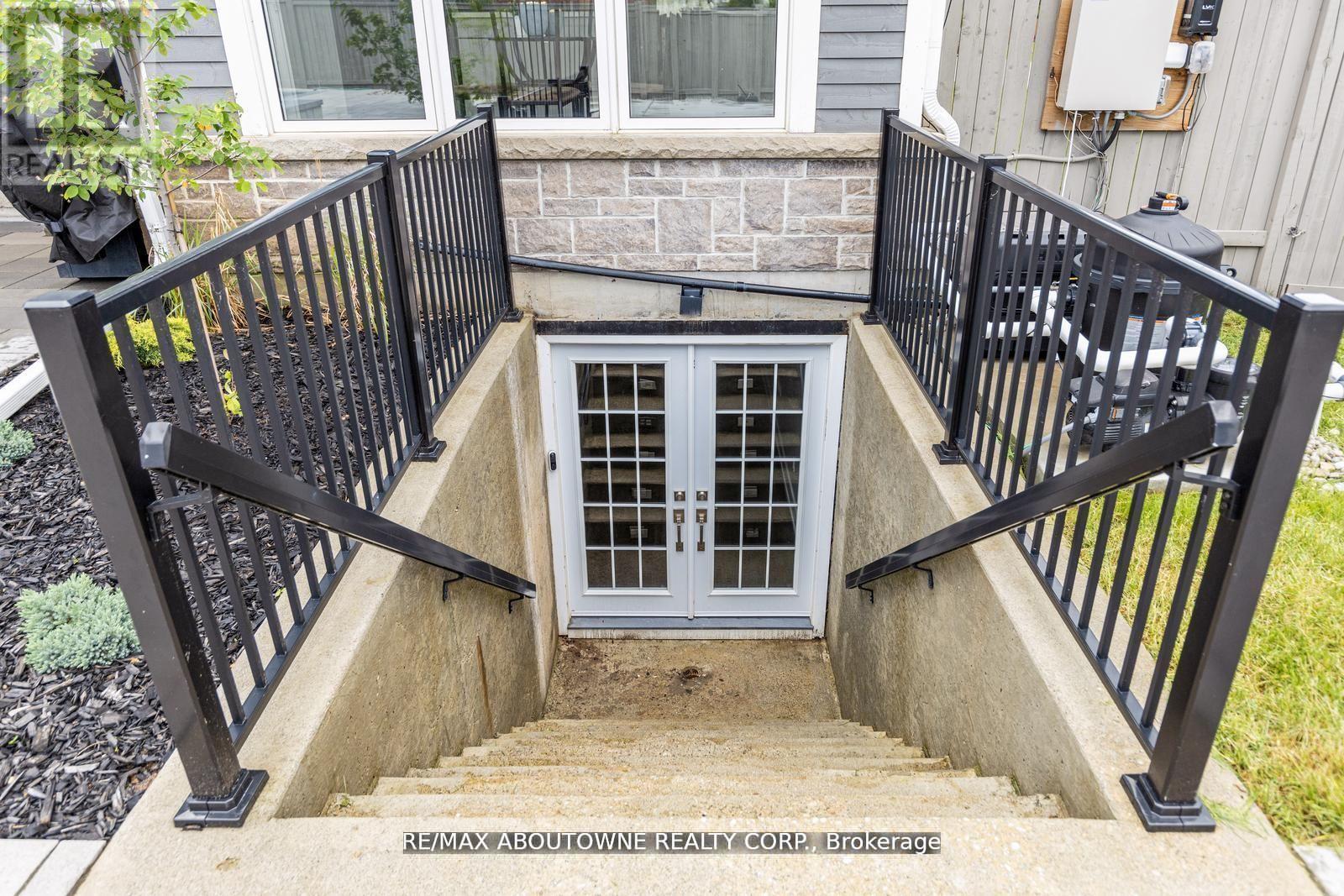 265 Woodale Avenue, Oakville (Wo West), Ontario  L6K 2N3 - Photo 36 - W12176808