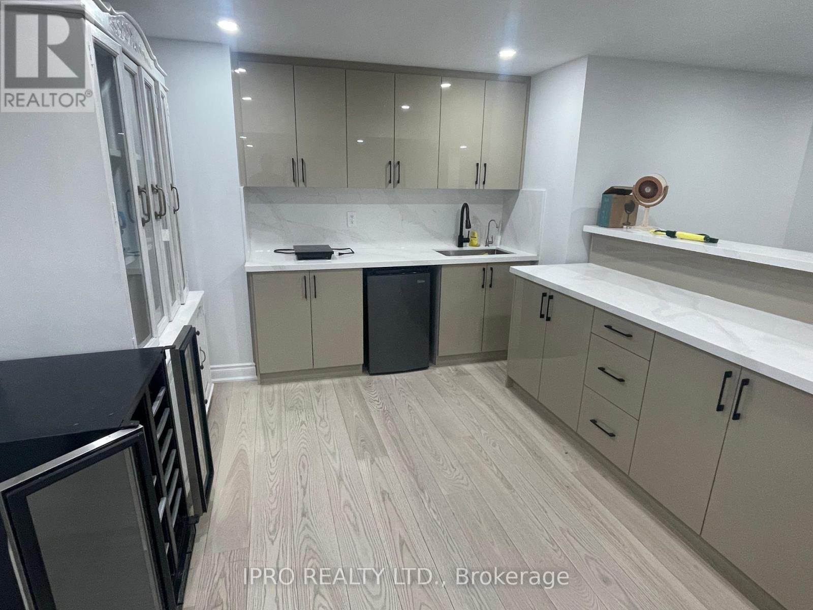 4105 Channing Crescent, Oakville, Ontario  L6H 3R3 - Photo 4 - W12176859