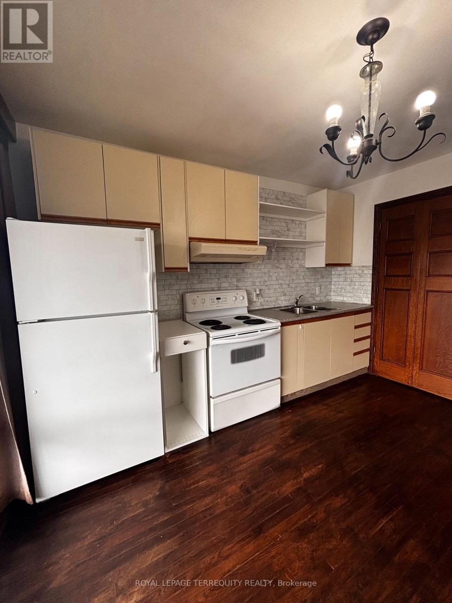 Main - 8 Corby Avenue, Toronto, Ontario  M6E 1V1 - Photo 3 - W12176901