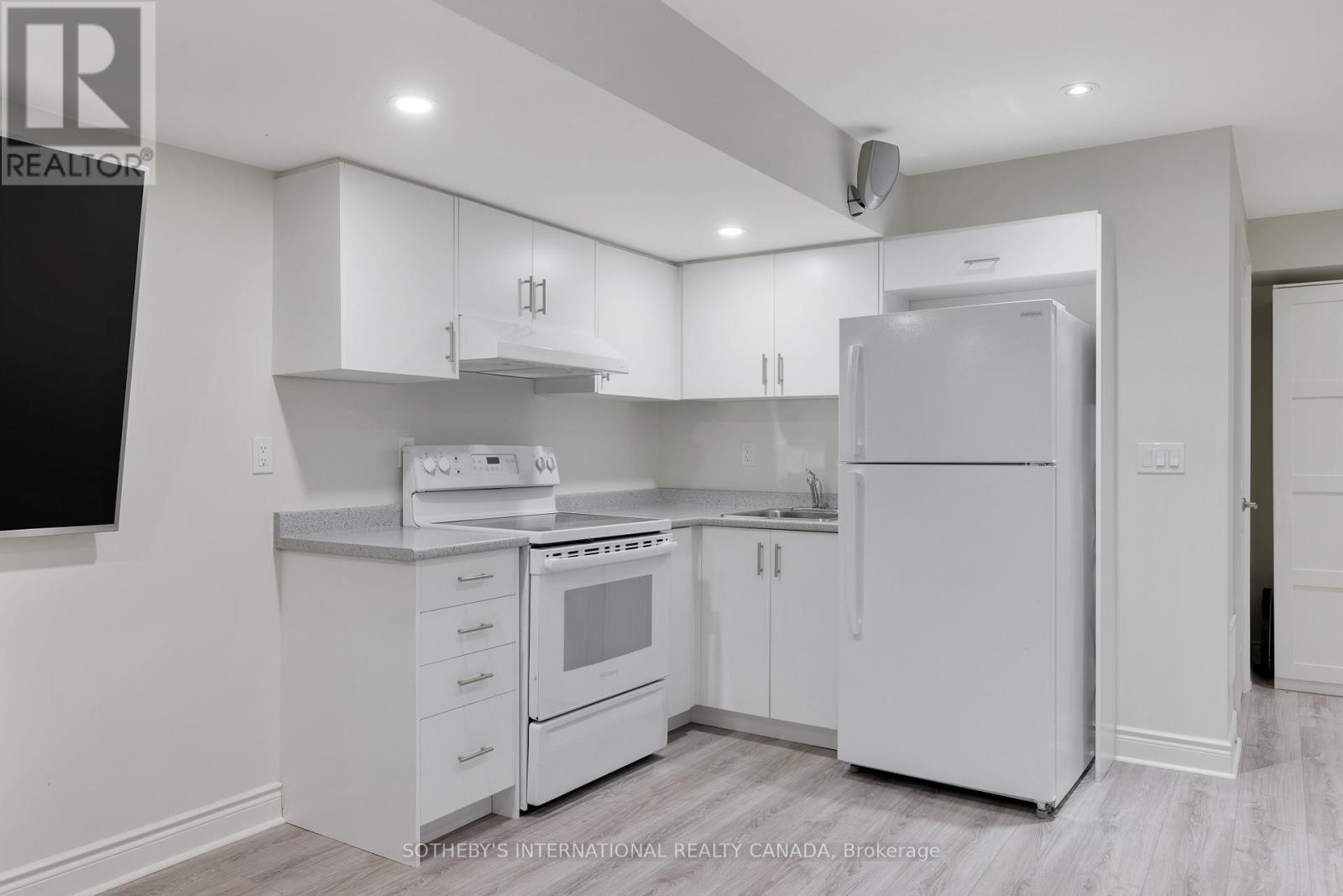 50b Laburnham Avenue, Toronto (Long Branch), Ontario  M8W 1S7 - Photo 42 - W12176931