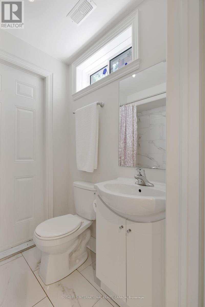50b Laburnham Avenue, Toronto (Long Branch), Ontario  M8W 1S7 - Photo 46 - W12176931