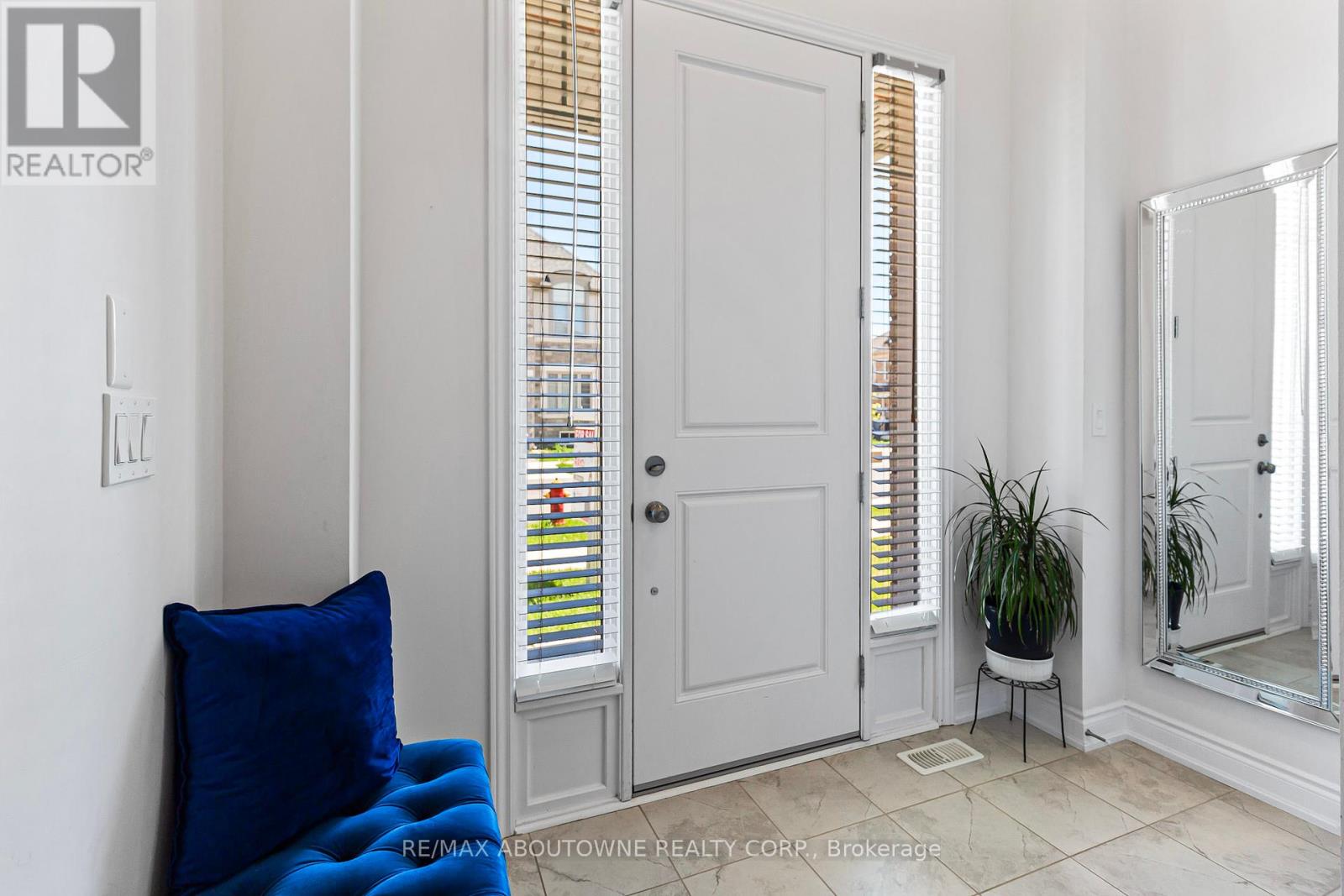 3470 Clayton Trail, Oakville (Go Glenorchy), Ontario  L6H 0Y9 - Photo 4 - W12176947