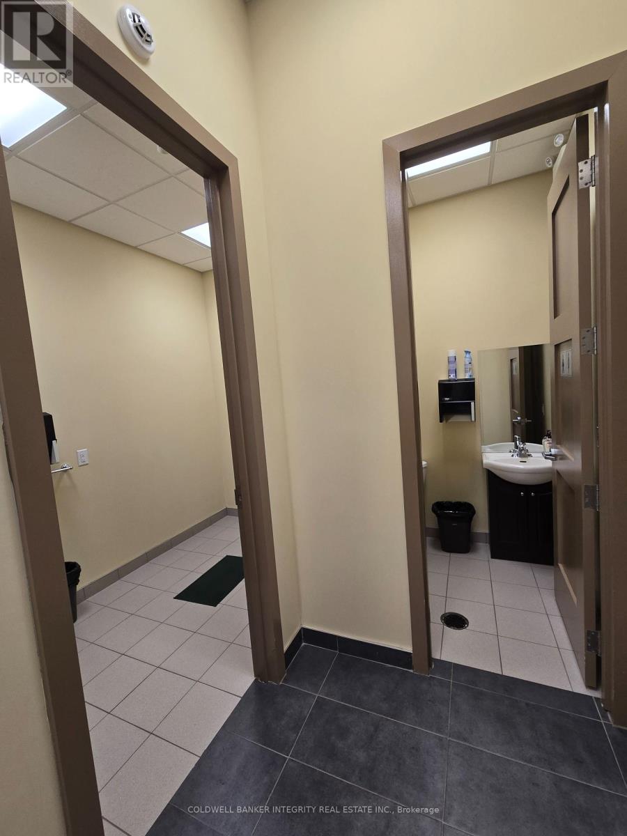 Unit 12 - 1525 Cornwall Road, Oakville, Ontario  L6J 0B2 - Photo 6 - W12176950