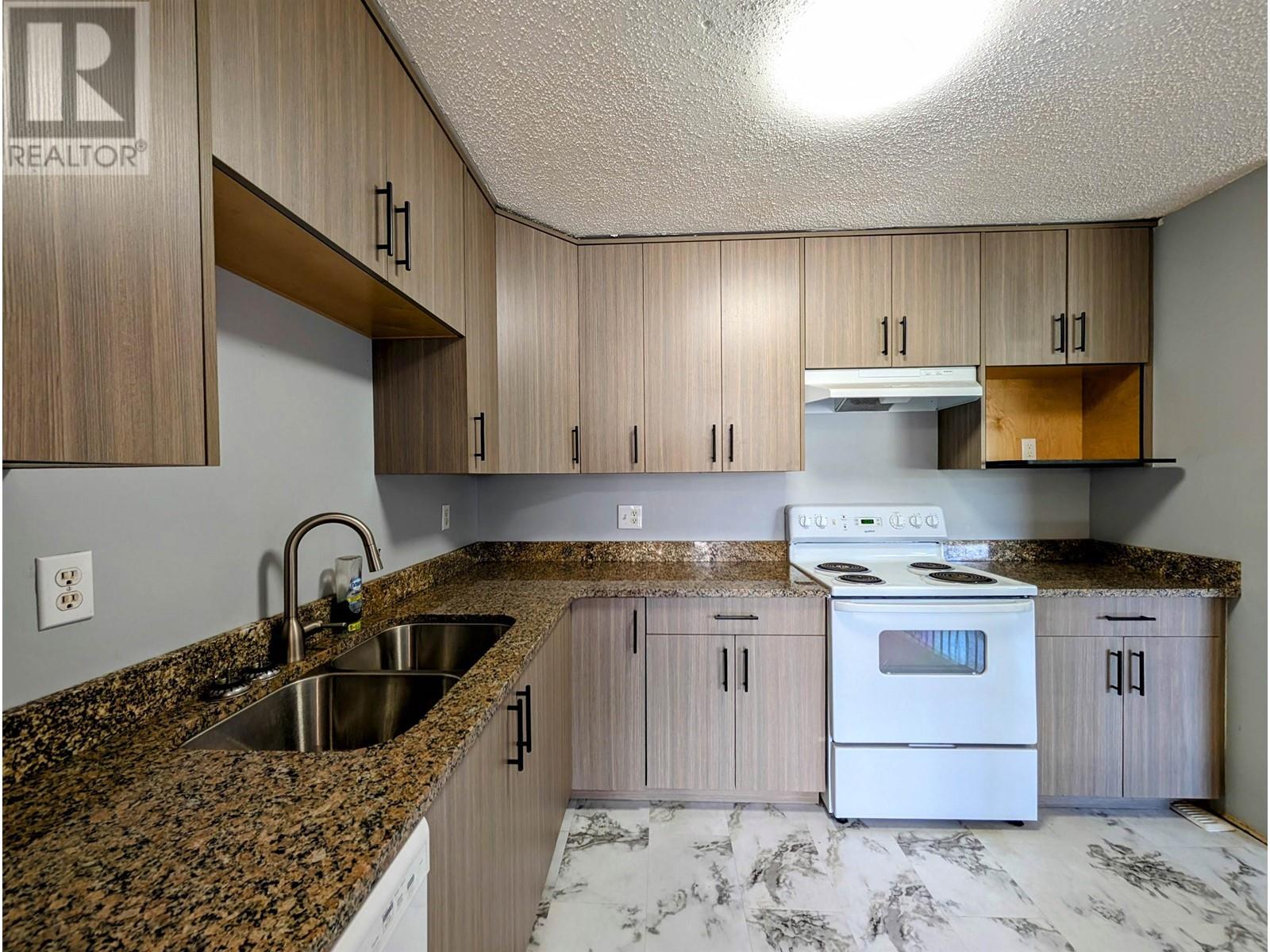 4296-4298 Punchaw Crescent, Prince George, British Columbia  V2M 5P1 - Photo 2 - R3007728