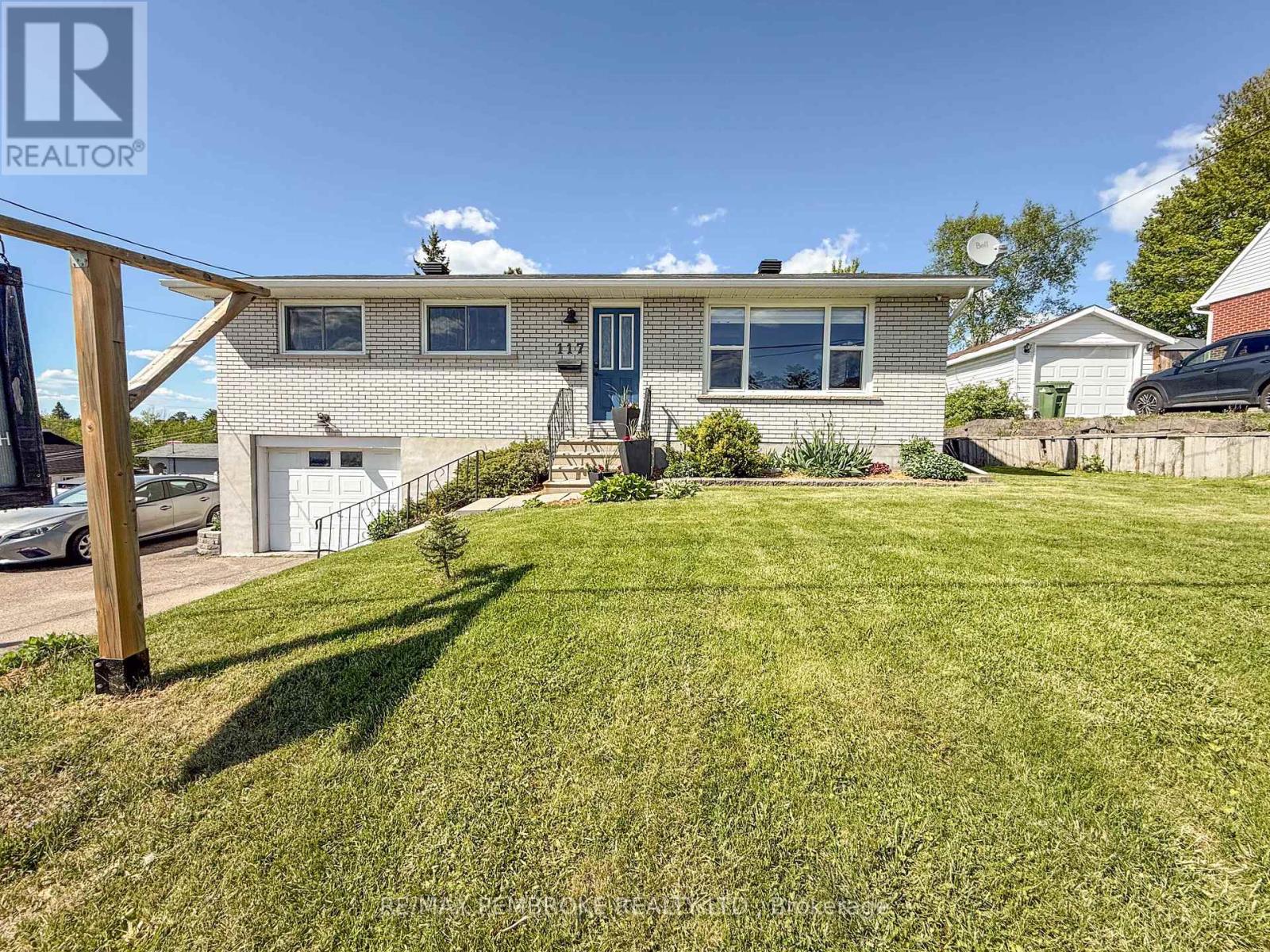 117 BELL STREET, Pembroke, Ontario