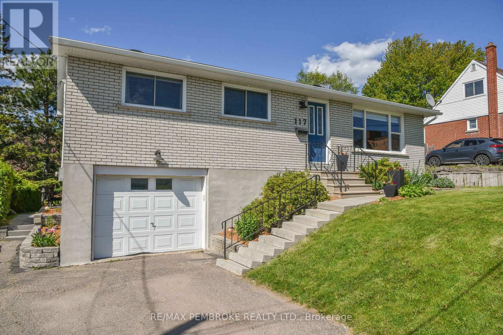 117 Bell Street, Pembroke, Ontario  K8A 2J7 - Photo 3 - X12176988