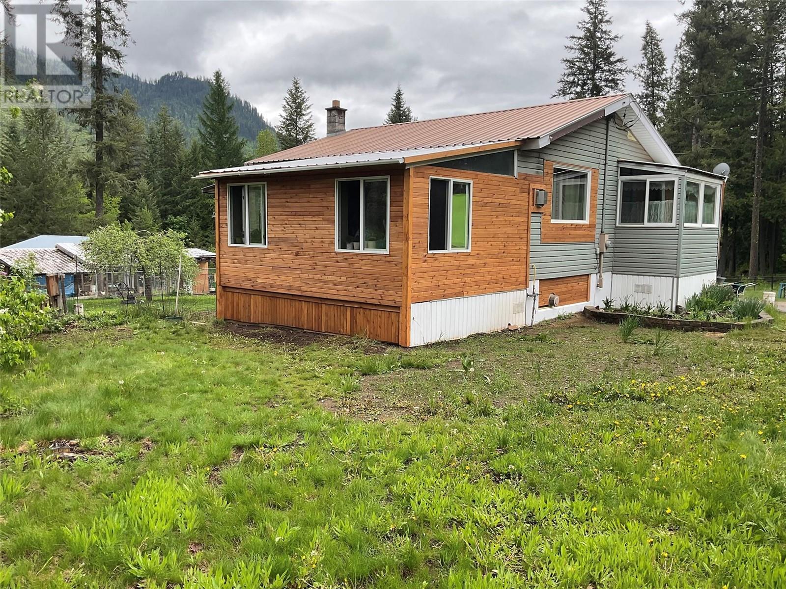 3175 Highway 3B, Fruitvale, British Columbia