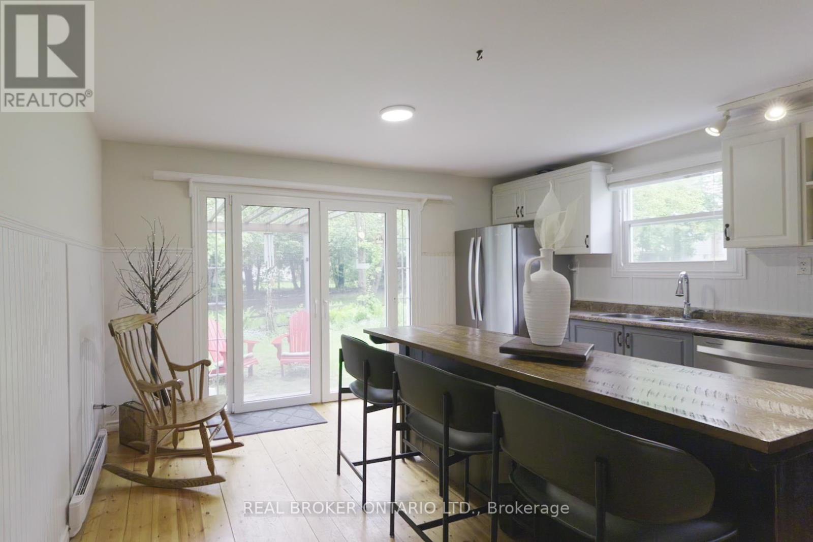 70 Cowans Crescent, Kawartha Lakes, Ontario  K0L 2W0 - Photo 3 - X12176832