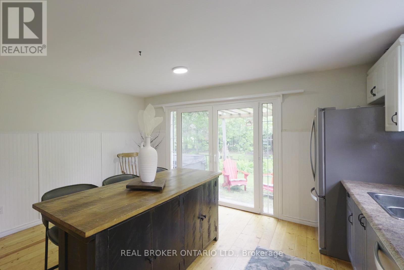 70 Cowans Crescent, Kawartha Lakes, Ontario  K0L 2W0 - Photo 4 - X12176832
