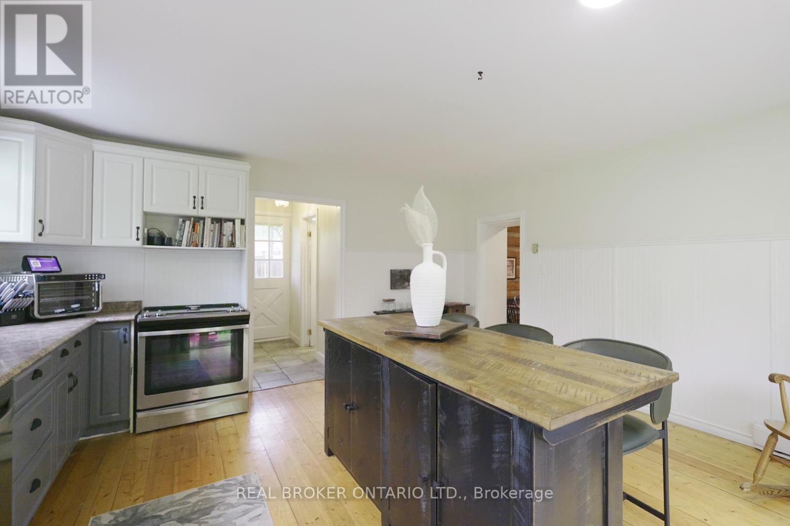 70 Cowans Crescent, Kawartha Lakes, Ontario  K0L 2W0 - Photo 5 - X12176832