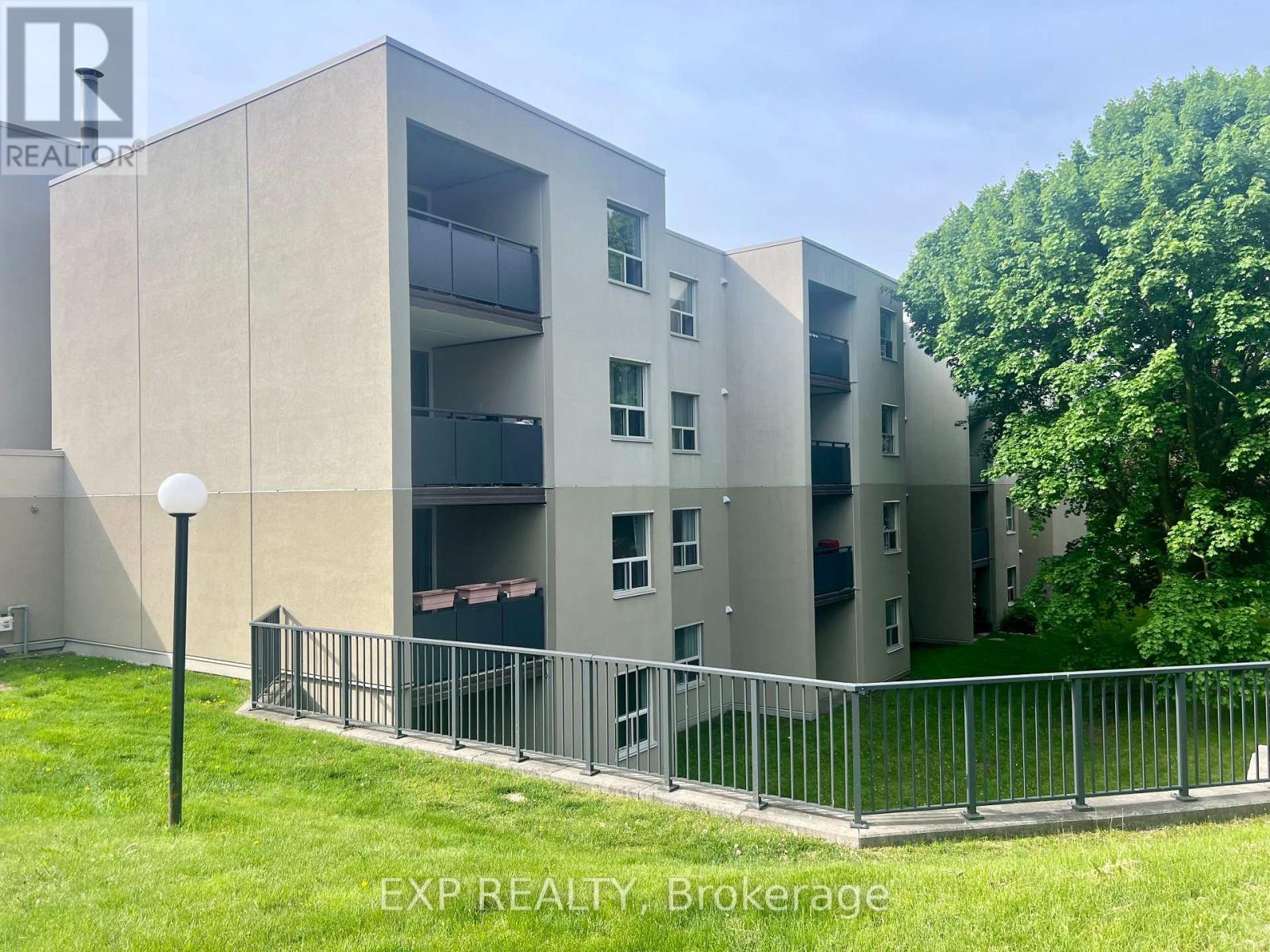 308 - 75 Silvercreek Parkway, Guelph, Ontario  N1H 7R9 - Photo 2 - X12176850