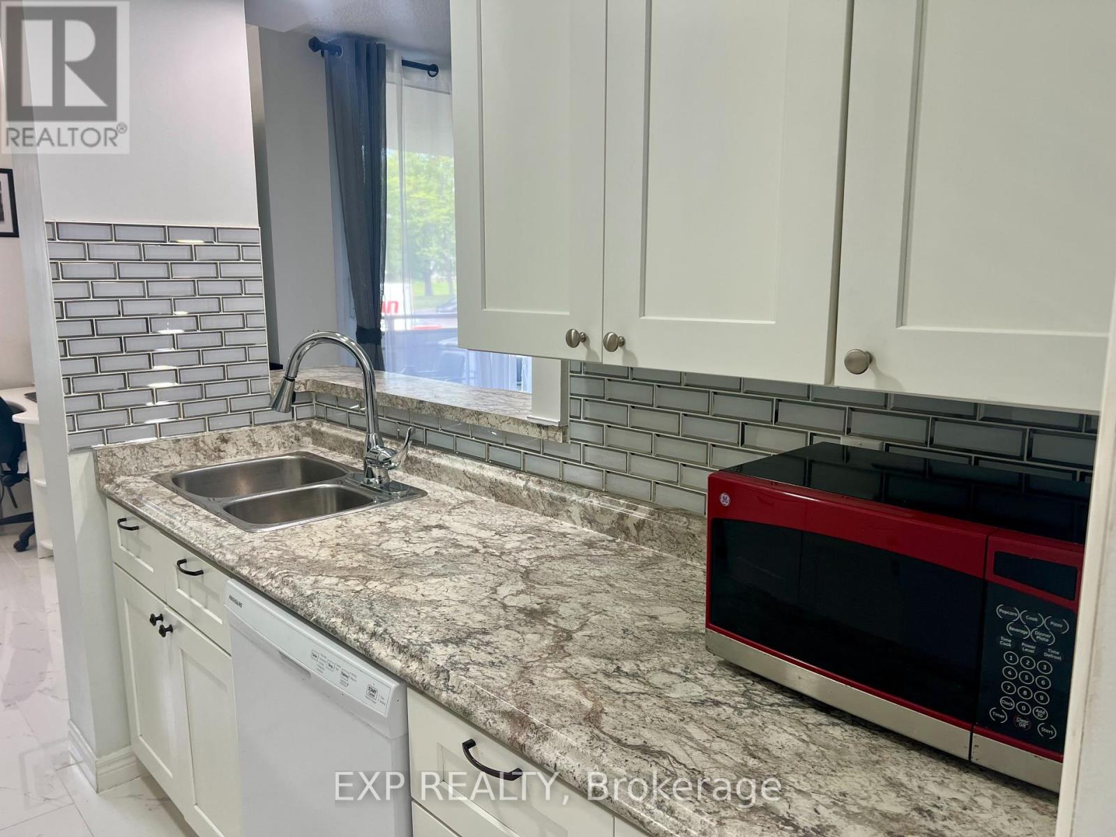 308 - 75 Silvercreek Parkway, Guelph, Ontario  N1H 7R9 - Photo 8 - X12176850