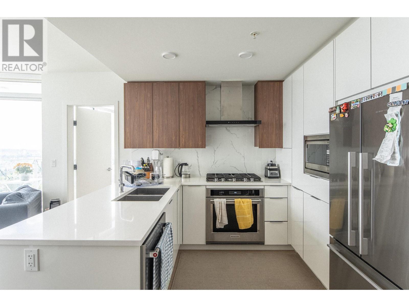 1306 7683 Park Crescent, Burnaby, British Columbia  V3N 0J3 - Photo 2 - R3007810