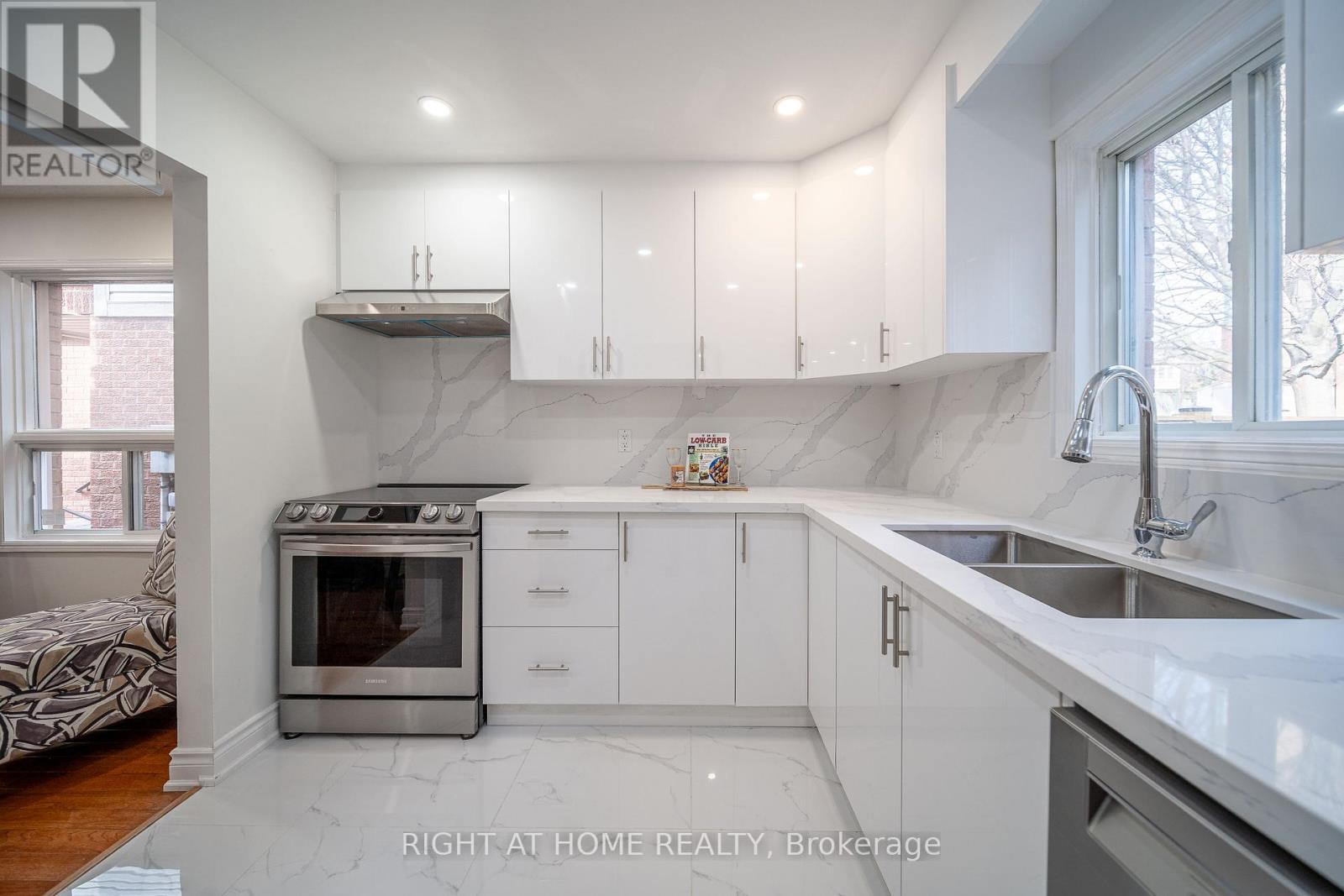 21 Mcbrien Court, Whitby, Ontario  L1R 2C8 - Photo 16 - E12105605