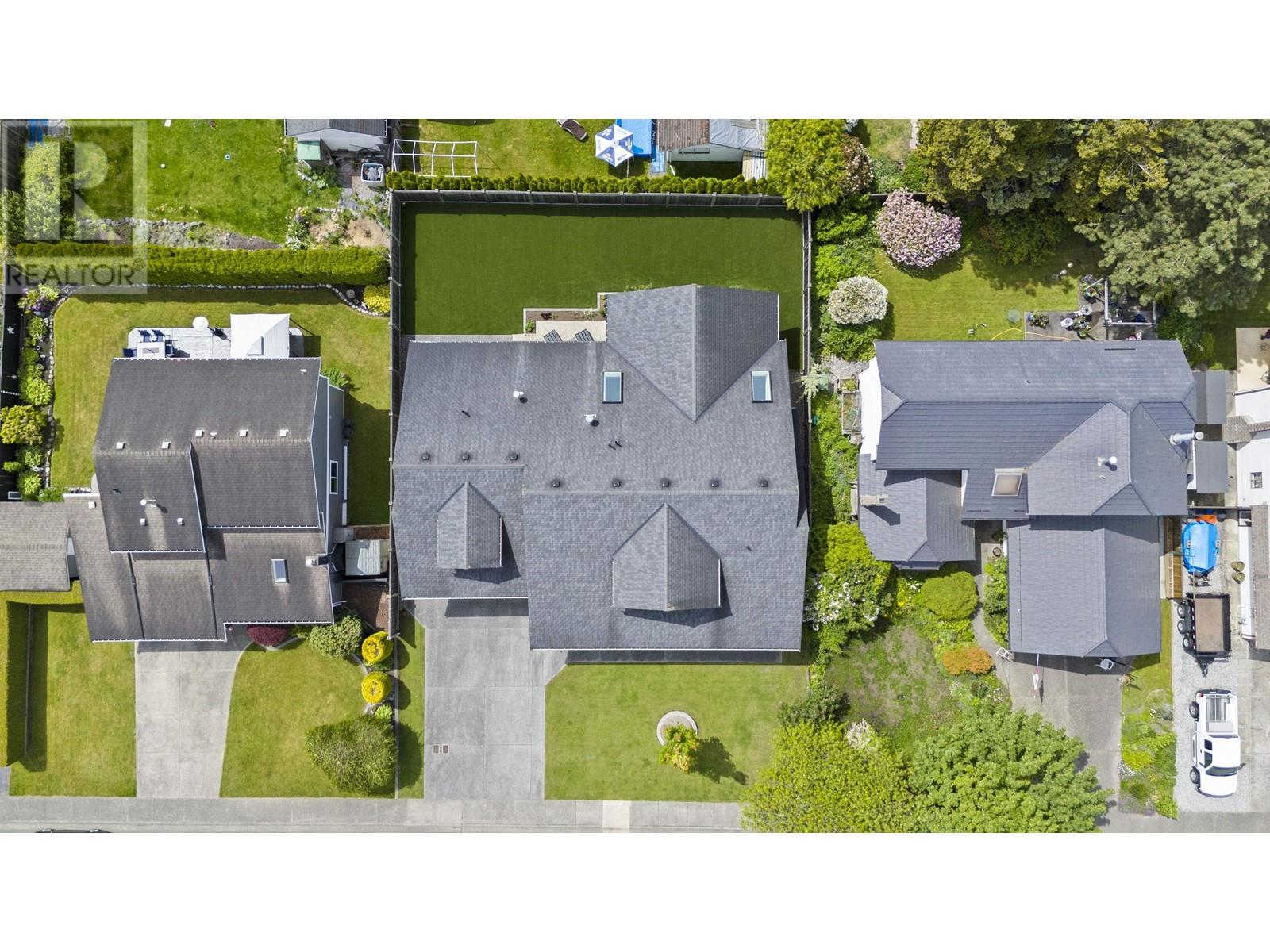 Property at 4635 53A STREET image 3