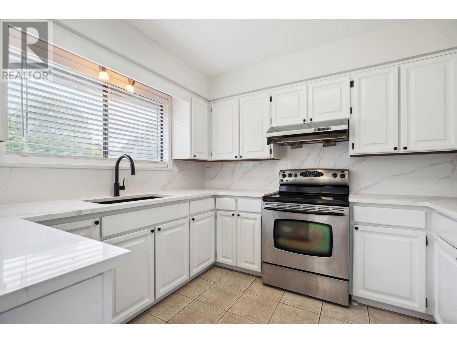 Property at 7347 QUEENSTON COURT image 3