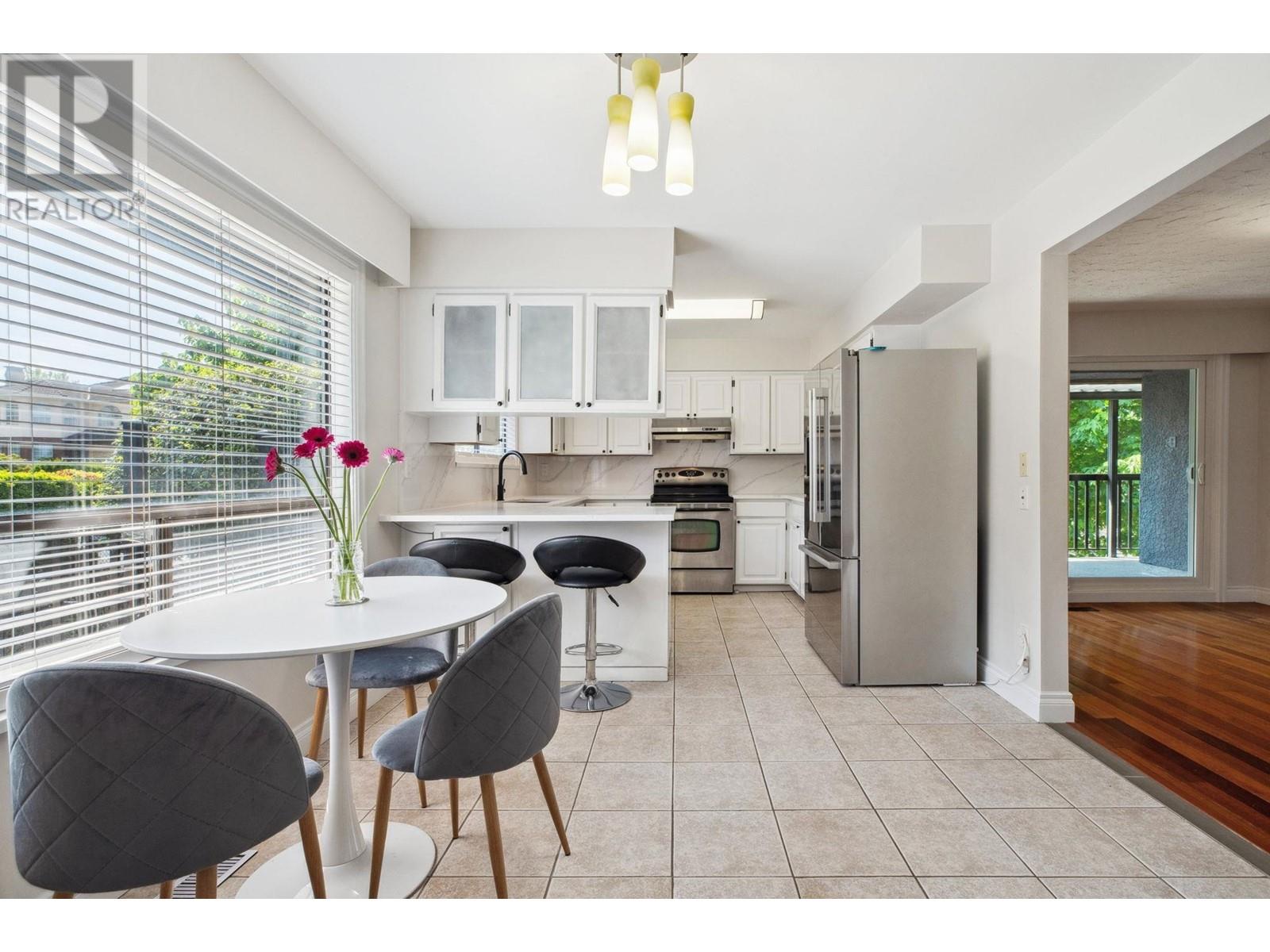 Property at 7347 QUEENSTON COURT image 4