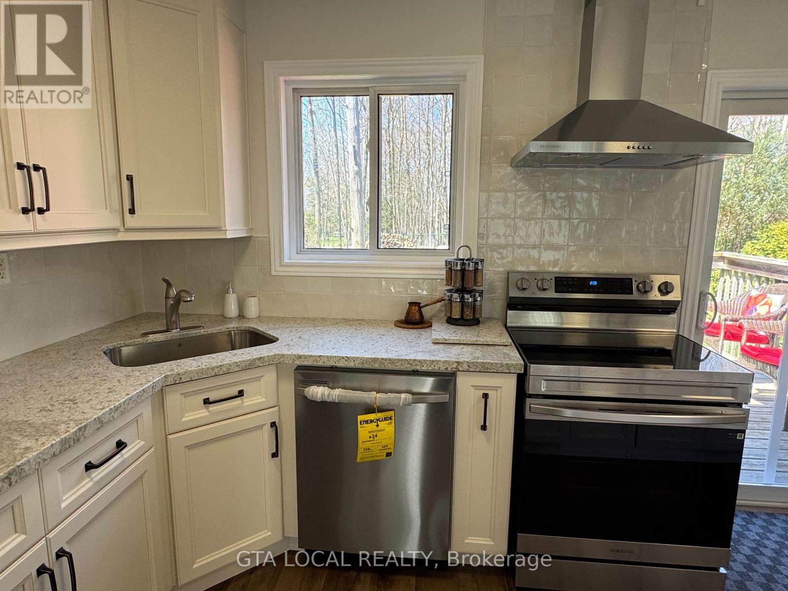 Property at 98 OSBORNE STREET image 5