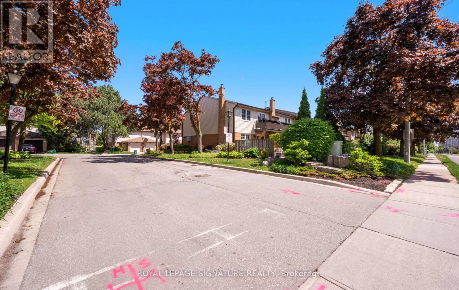 157 - 2120 Rathburn Road E, Mississauga, Ontario  L4W 2S8 - Photo 2 - W12175518