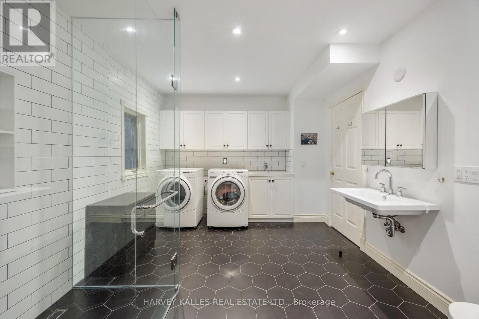200 Seaton Street, Toronto, Ontario  M5A 2T4 - Photo 11 - C12177014