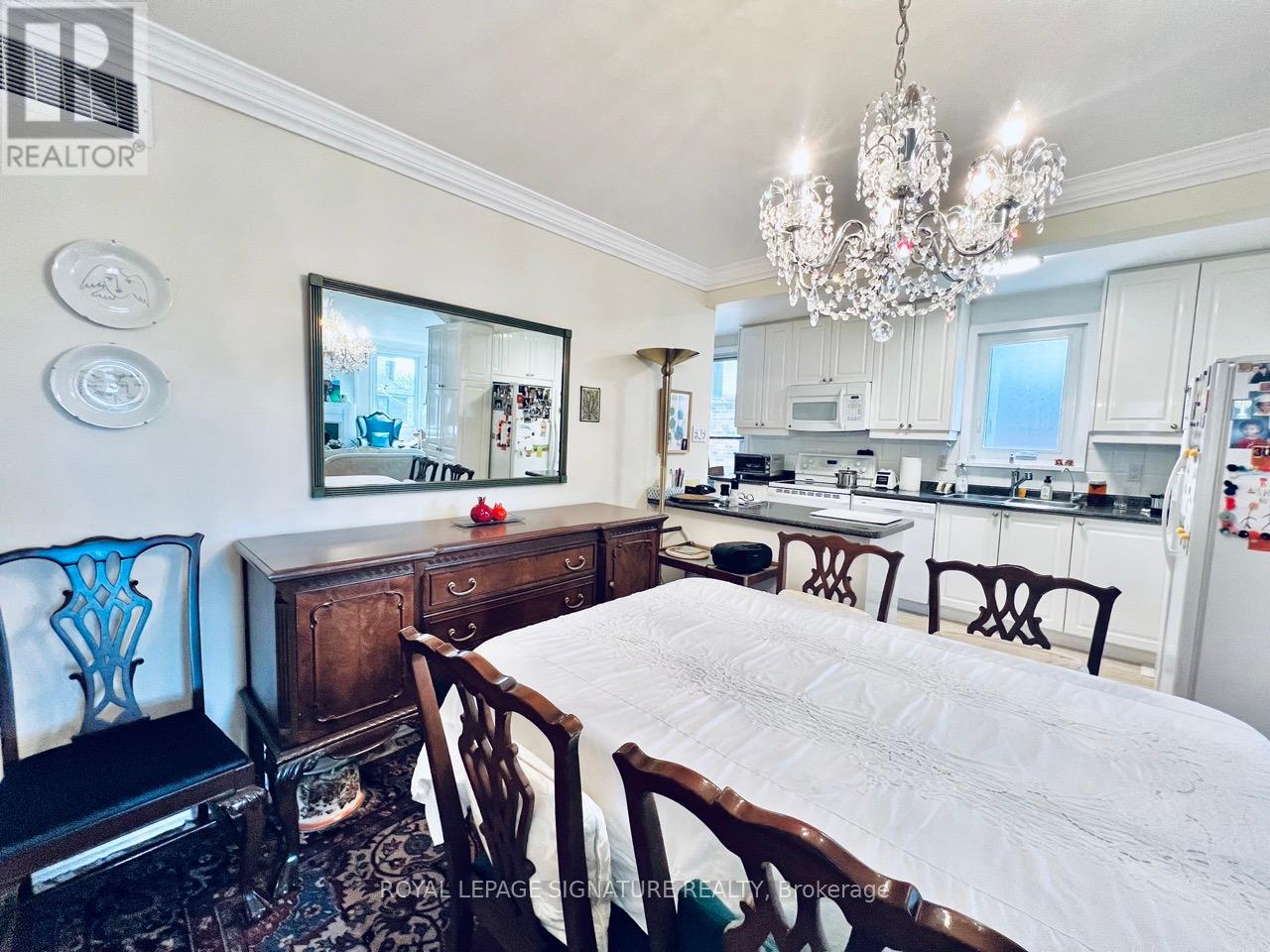24 College View Avenue, Toronto, Ontario  M5P 1J4 - Photo 10 - C12177017