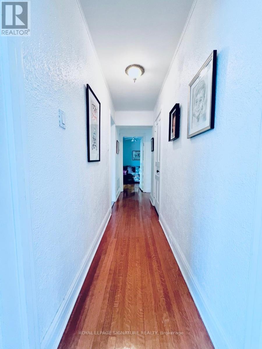 24 College View Avenue, Toronto, Ontario  M5P 1J4 - Photo 13 - C12177017