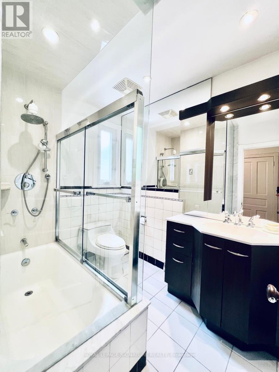 24 College View Avenue, Toronto, Ontario  M5P 1J4 - Photo 15 - C12177017