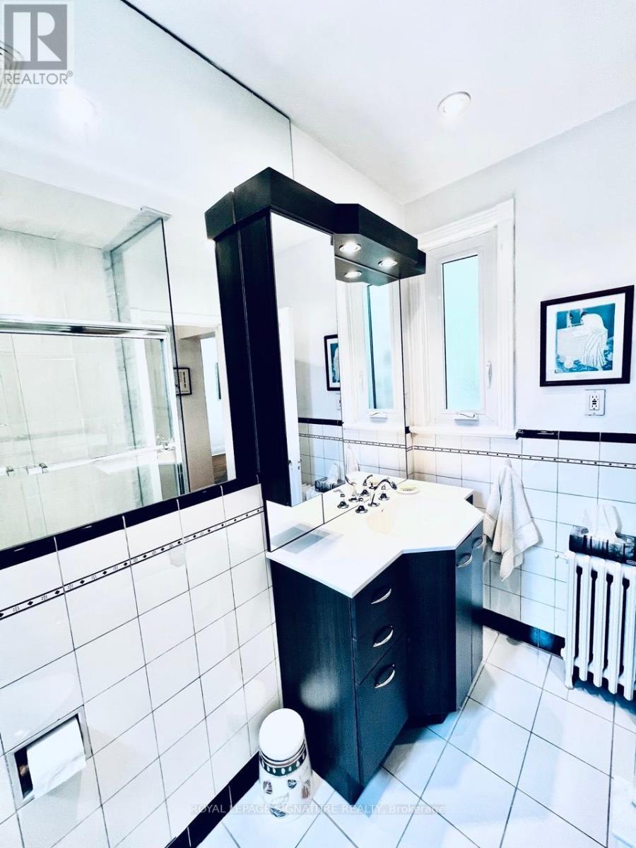 24 College View Avenue, Toronto, Ontario  M5P 1J4 - Photo 16 - C12177017