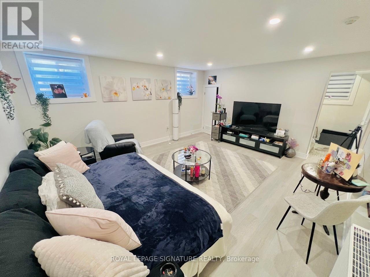 24 College View Avenue, Toronto, Ontario  M5P 1J4 - Photo 29 - C12177017
