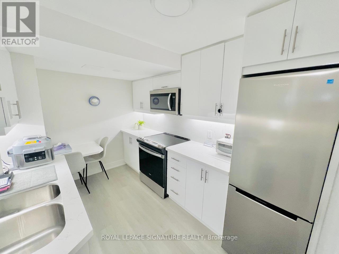24 College View Avenue, Toronto, Ontario  M5P 1J4 - Photo 34 - C12177017