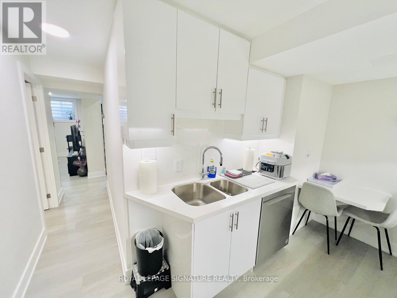 24 College View Avenue, Toronto, Ontario  M5P 1J4 - Photo 35 - C12177017