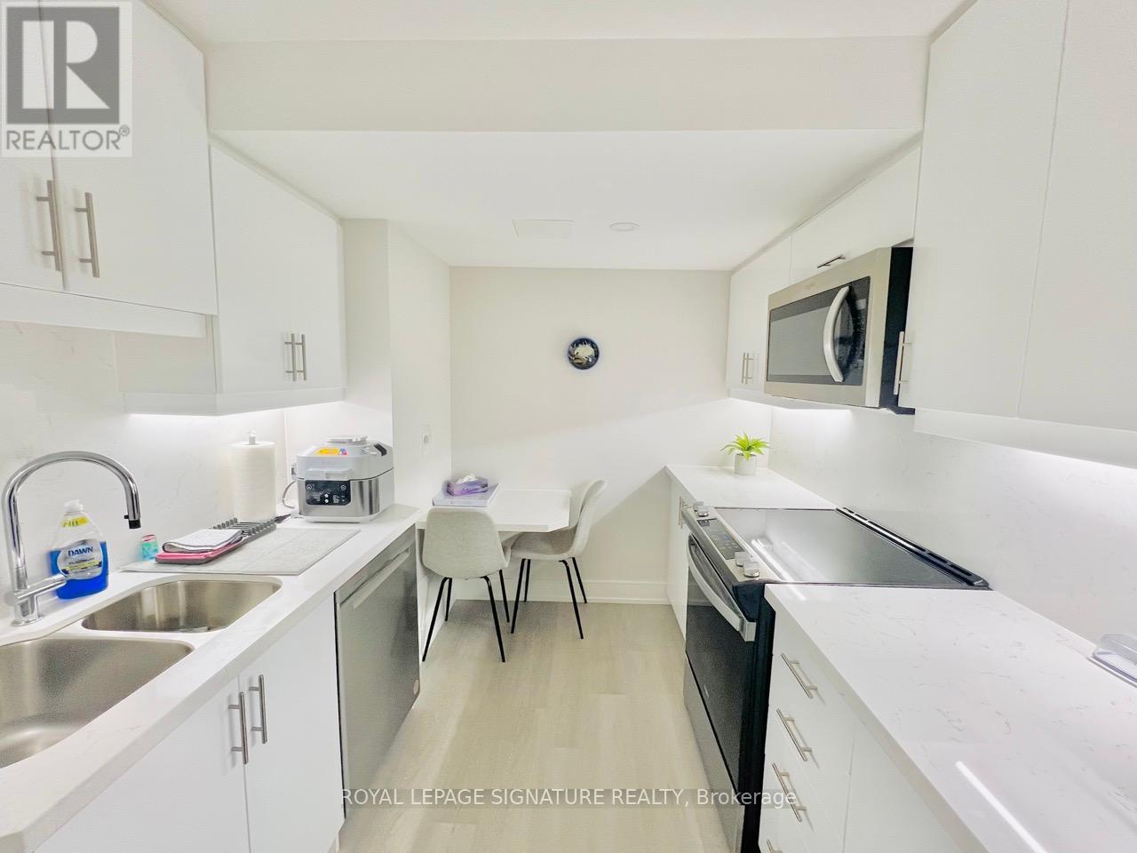 24 College View Avenue, Toronto, Ontario  M5P 1J4 - Photo 36 - C12177017