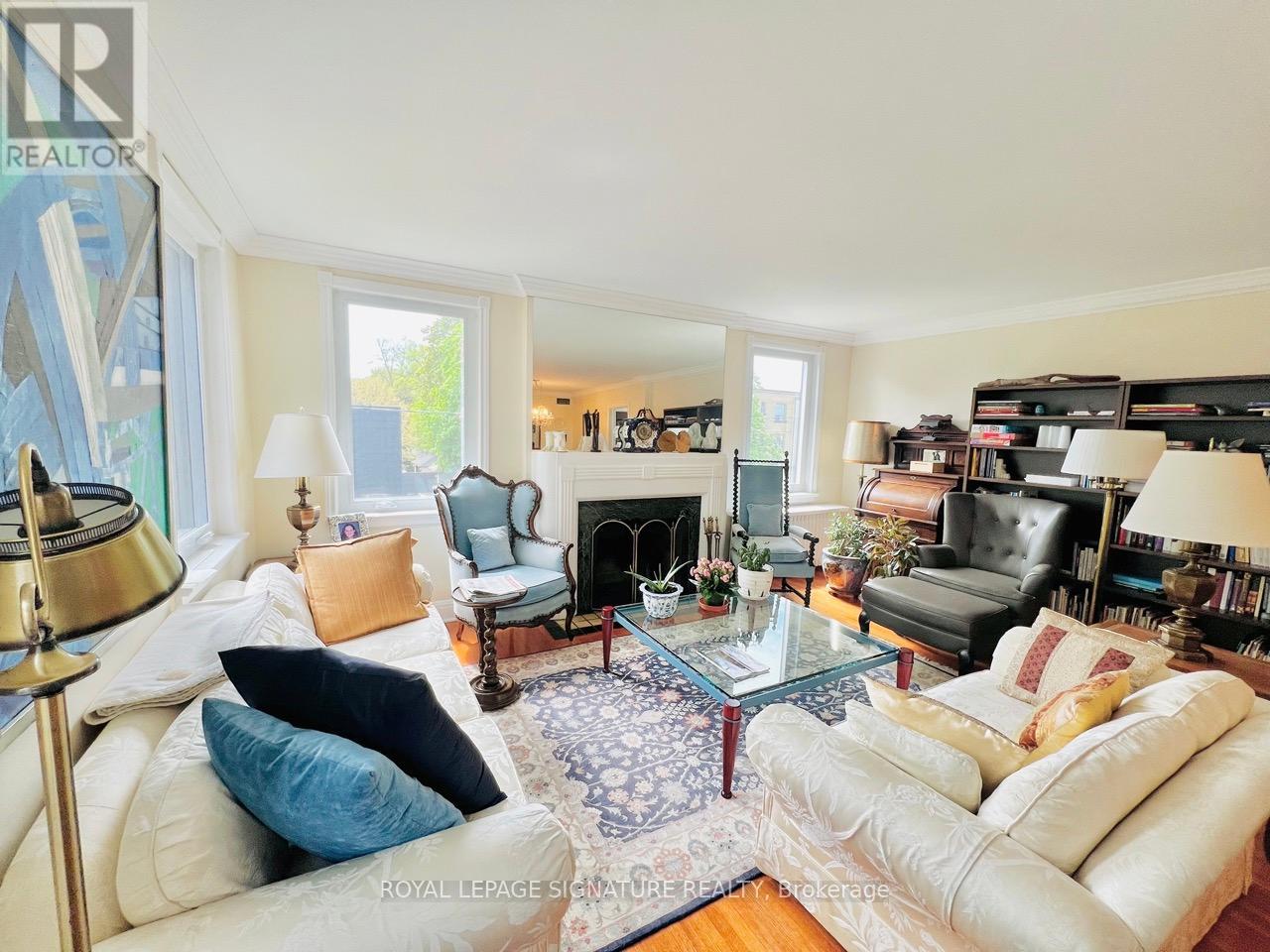 24 College View Avenue, Toronto, Ontario  M5P 1J4 - Photo 7 - C12177017