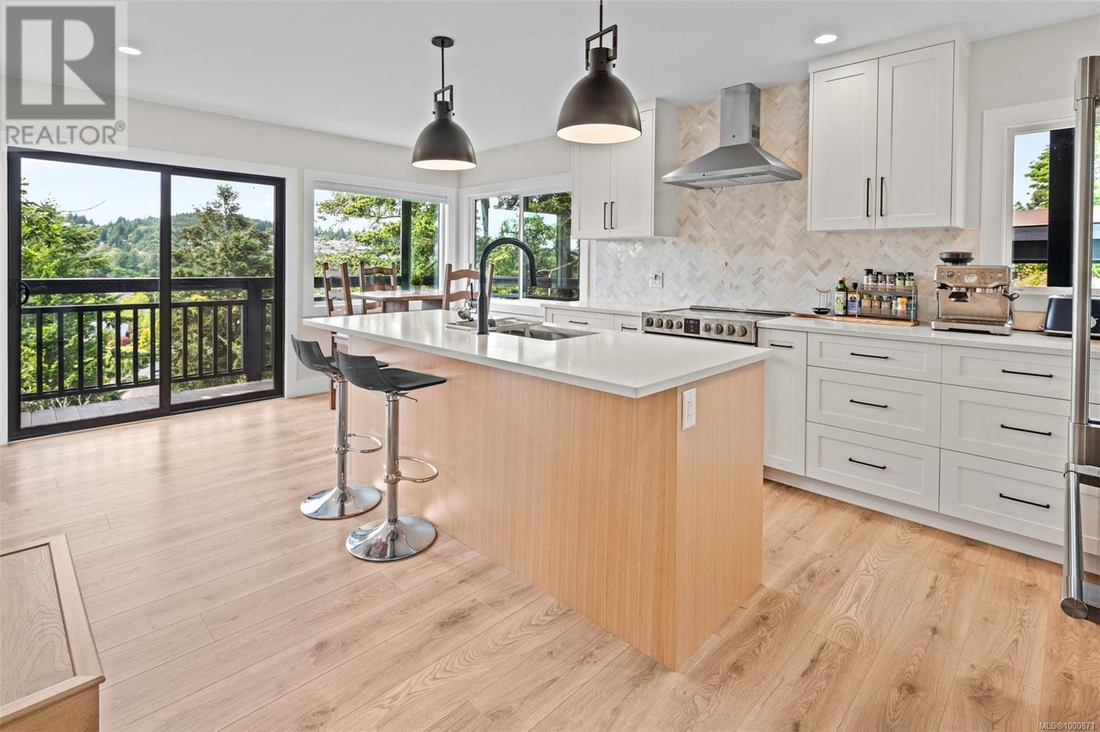 4728 Treetop Hts, Saanich, British Columbia  V8Y 1E1 - Photo 3 - 1000871