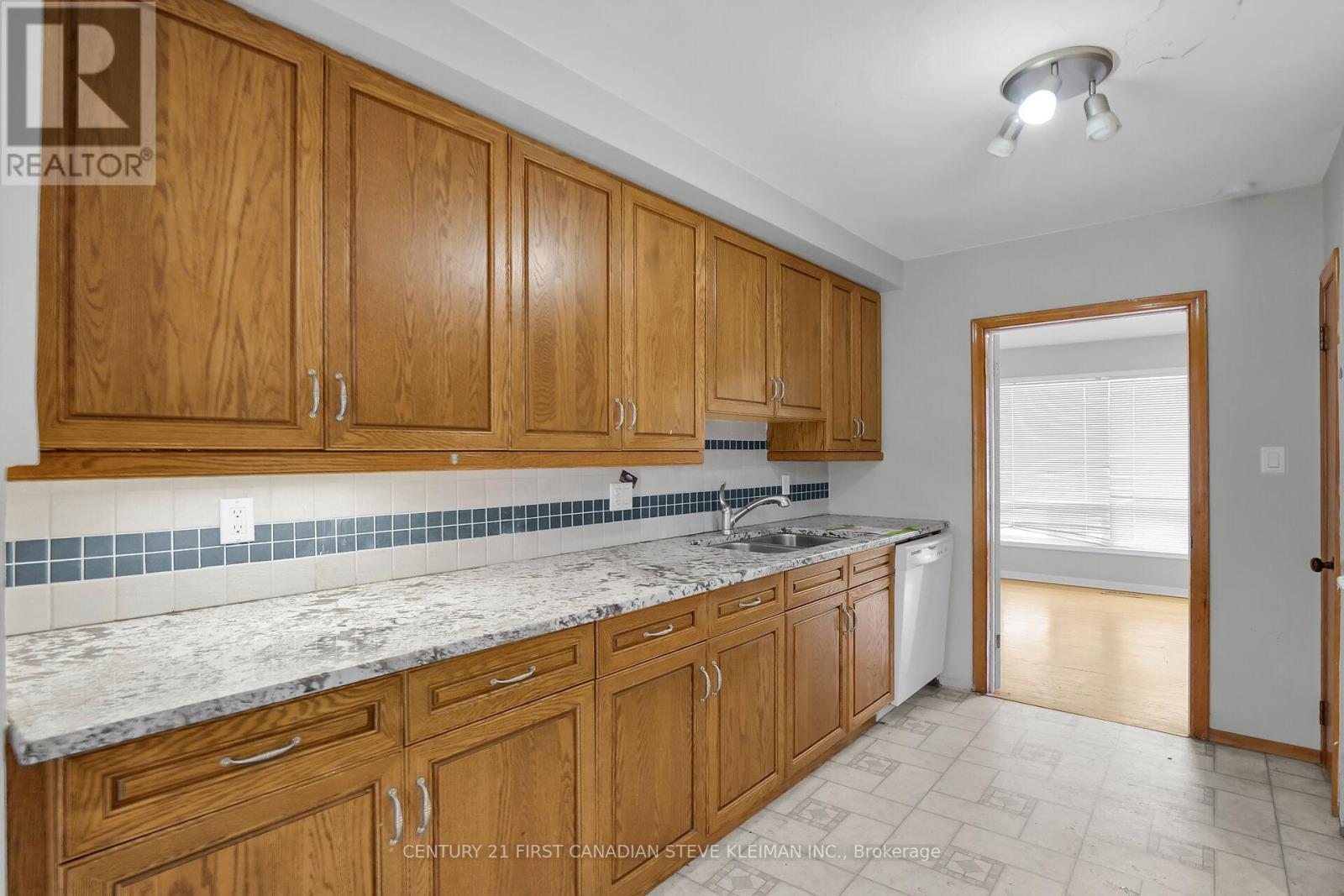 22 Queenston Crescent, London East, Ontario  N5W 1N6 - Photo 8 - X11902700
