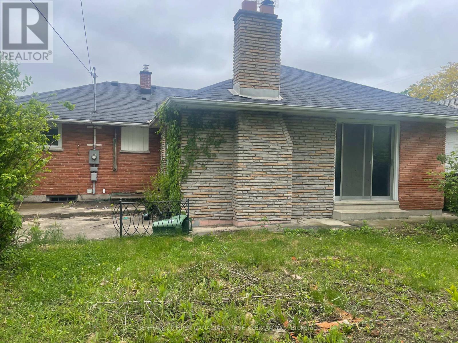Property at 22 QUEENSTON CRESCENT image 2