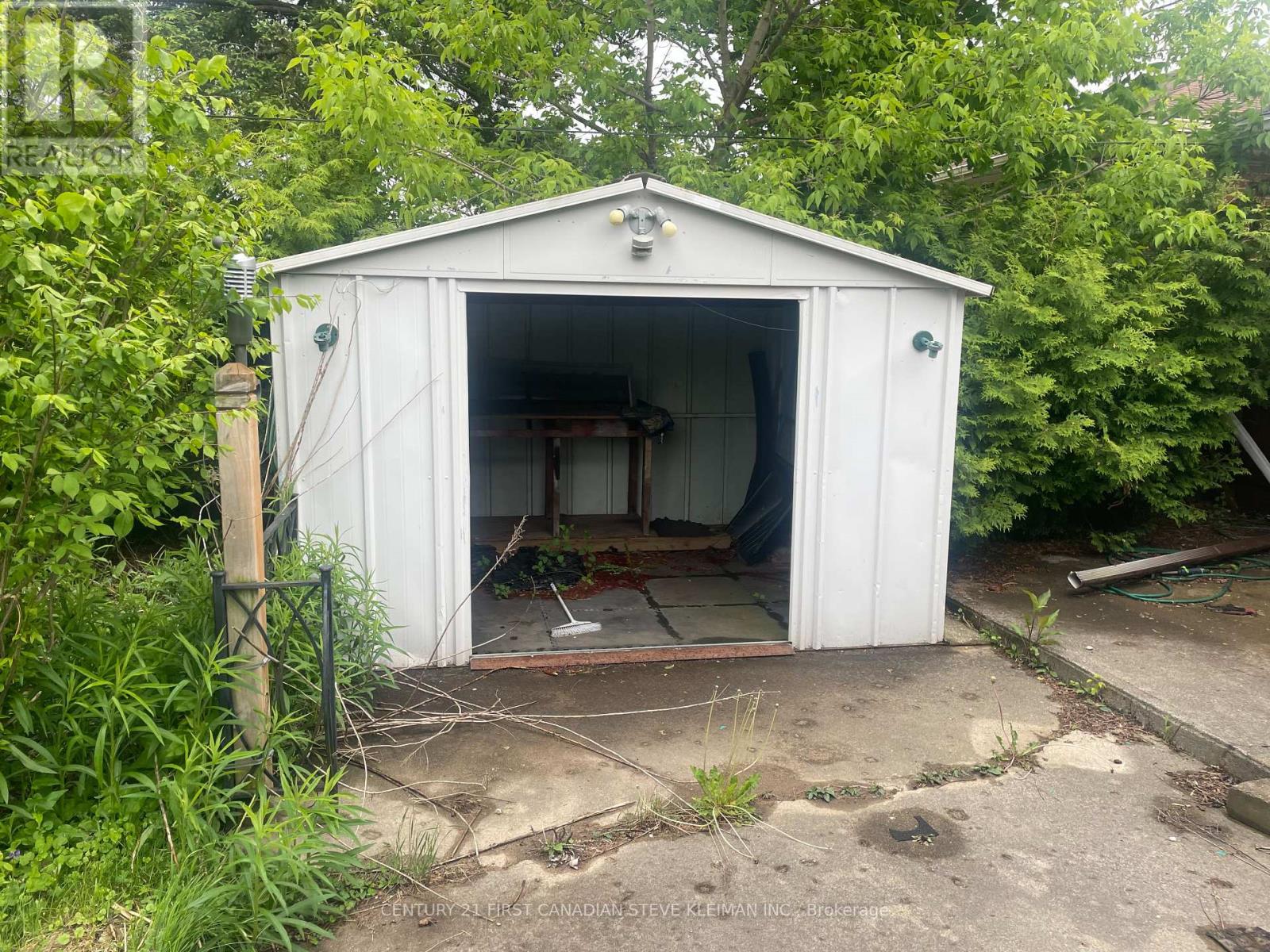 Property at 22 QUEENSTON CRESCENT image 3