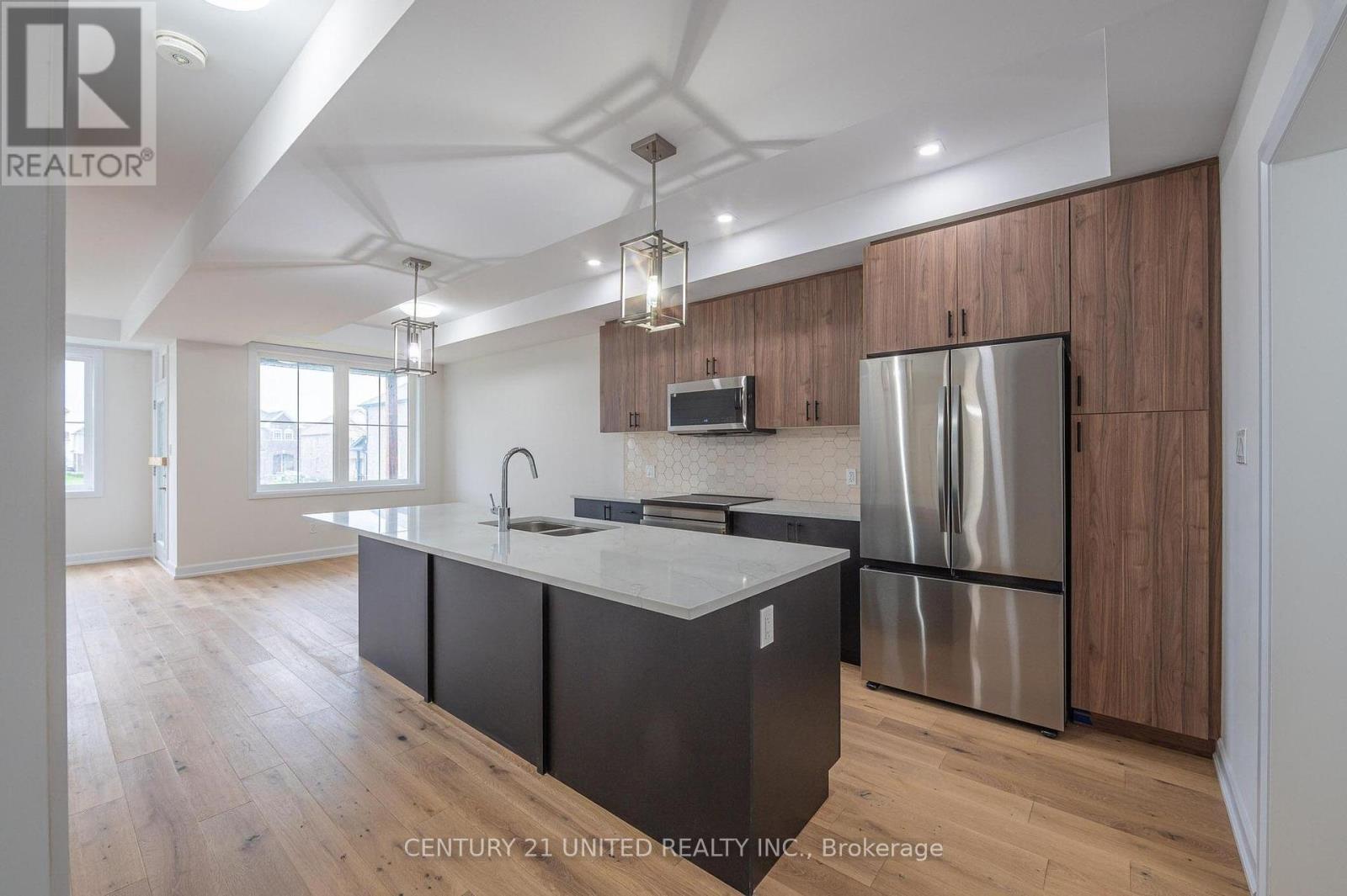 311 Mullighan Gardens, Peterborough North, Ontario K9K 0H2 - Photo 3 - X12177116