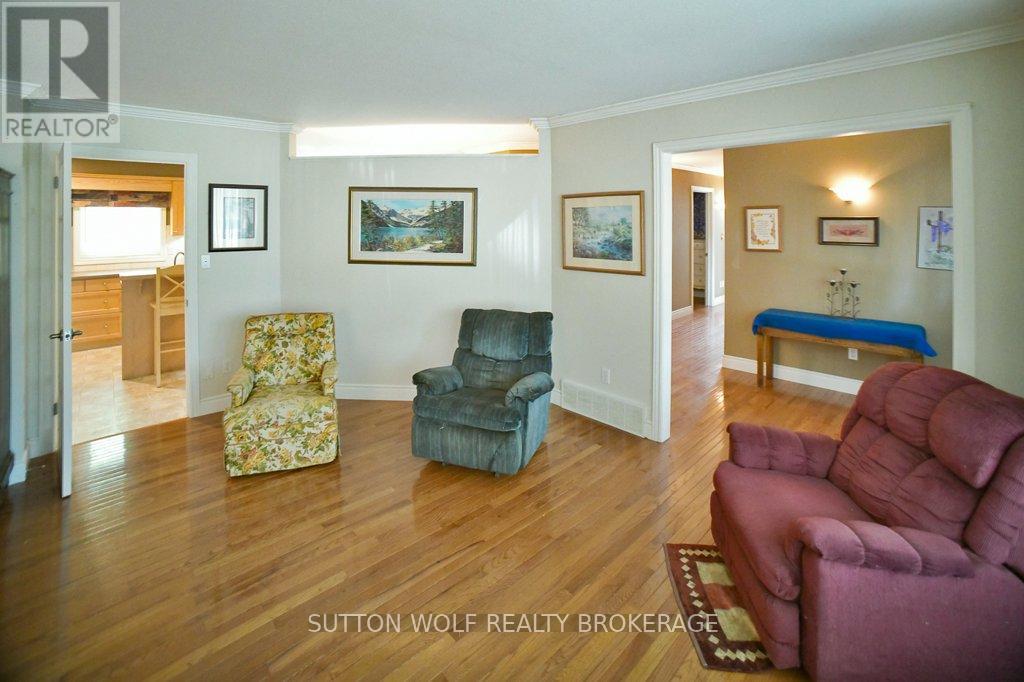 473 Gold Street, Warwick, Ontario  N0M 2S0 - Photo 6 - X12177122